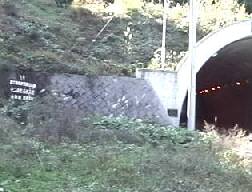 河口湖と西湖間にある文化洞トンネル